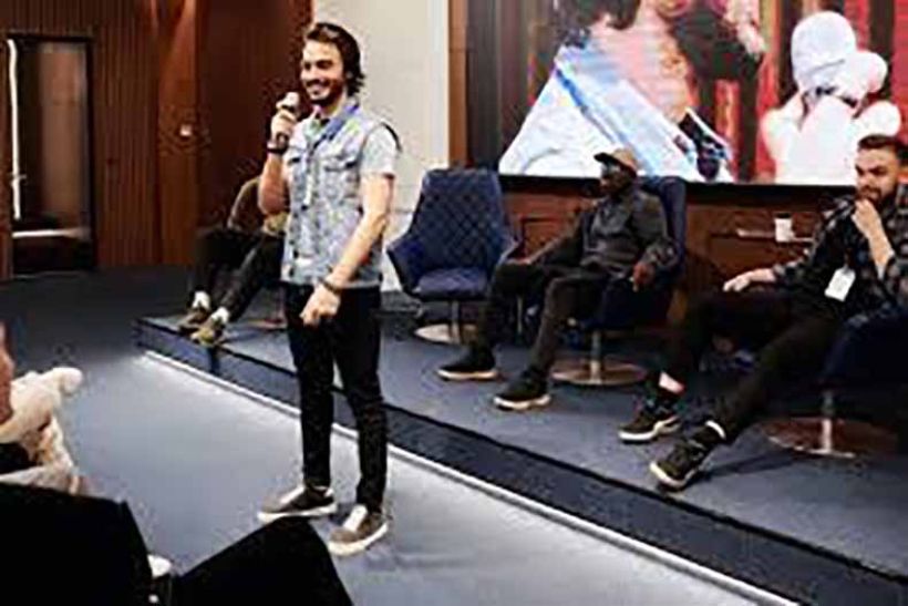 Menghadapi Tanya Jawab dan Situasi Tidak Terduga di Panggung: Kunci Tetap Tenang dan Percaya Diri