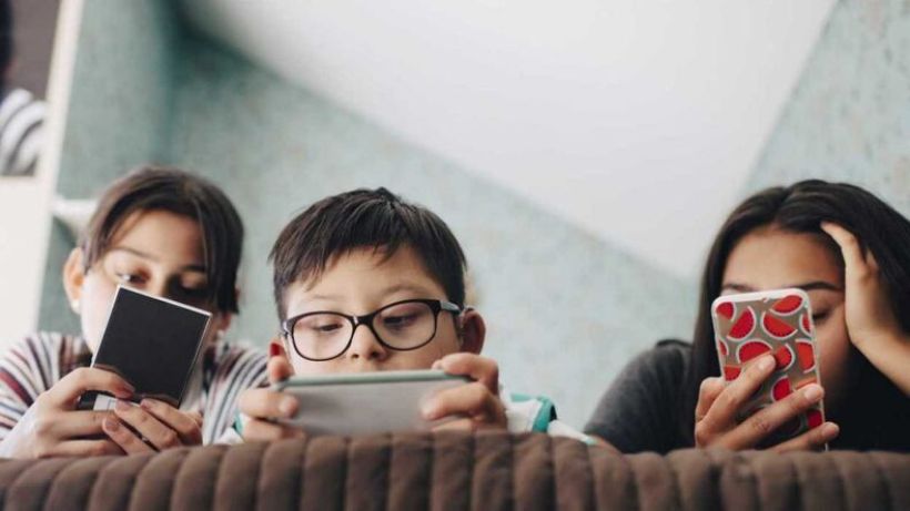 Klik Sehat: Bagaimana Dunia Digital Membentuk Gaya Hidup dan Kesehatan Mental Kita